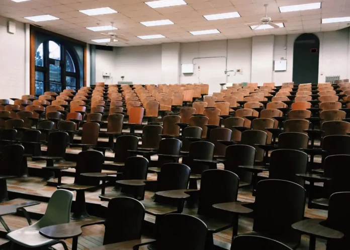 sacxovrebeli universitettan axlos